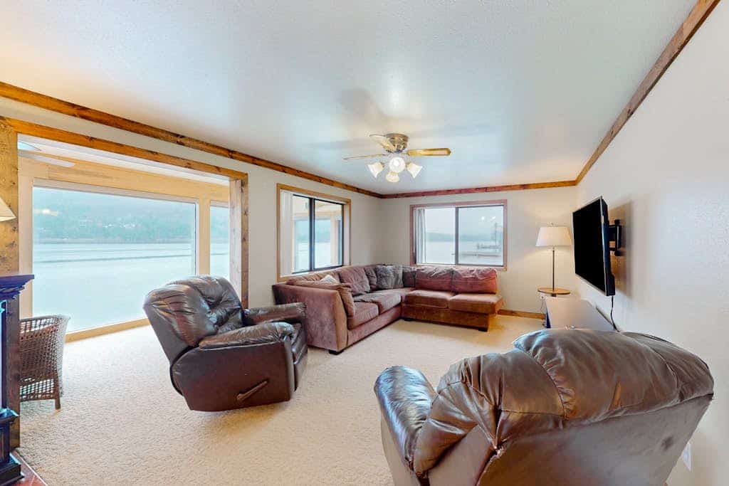 Lakefront hideaway with games, grill, smart TVs, mountain views, & AC