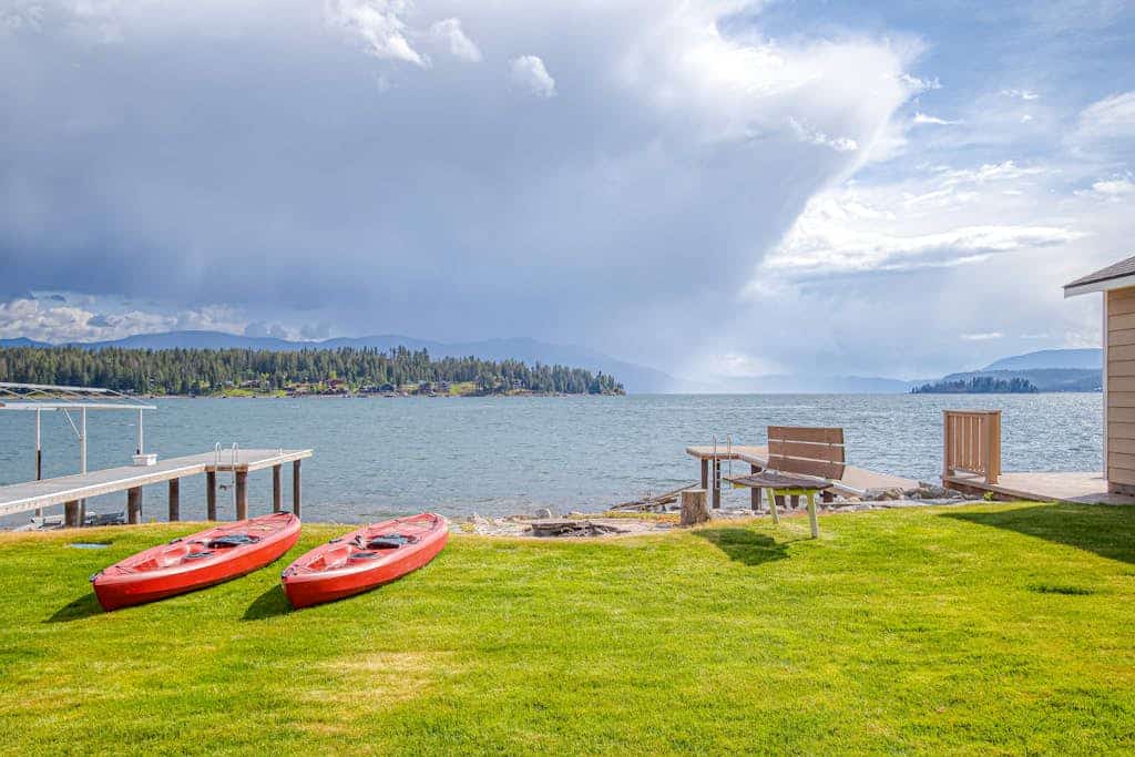 Lakefront home and studio with kayaks, dock, WiFi, fireplaces, BBQ grill