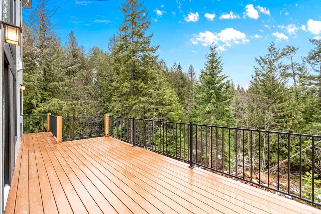 Secluded home with deck, grill, hot tub, fireplace, private beach, & W/D