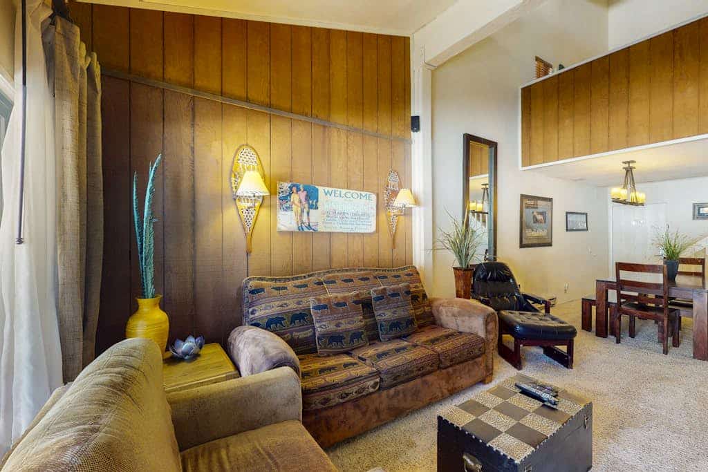 Family-friendly condo with pool and hot tub access, balcony, & walk to ski lifts