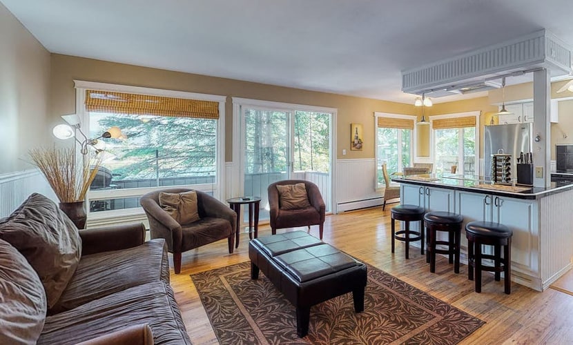 Waterfront condo - just minutes from downtown Sandpoint w/ a free boat slip