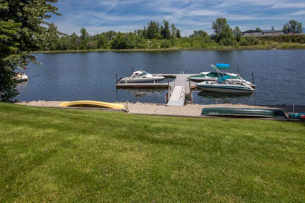 Waterfront condo - just minutes from downtown Sandpoint w/ a free boat slip