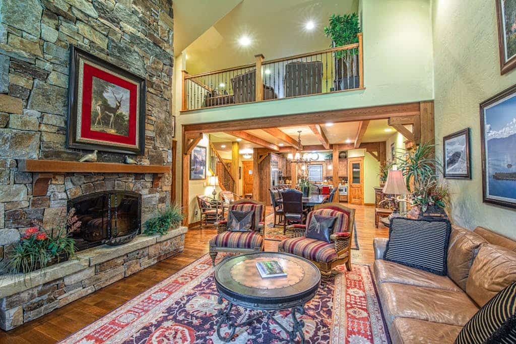 Scenic Idaho Club Lodge with full kitchen & outdoor dining area