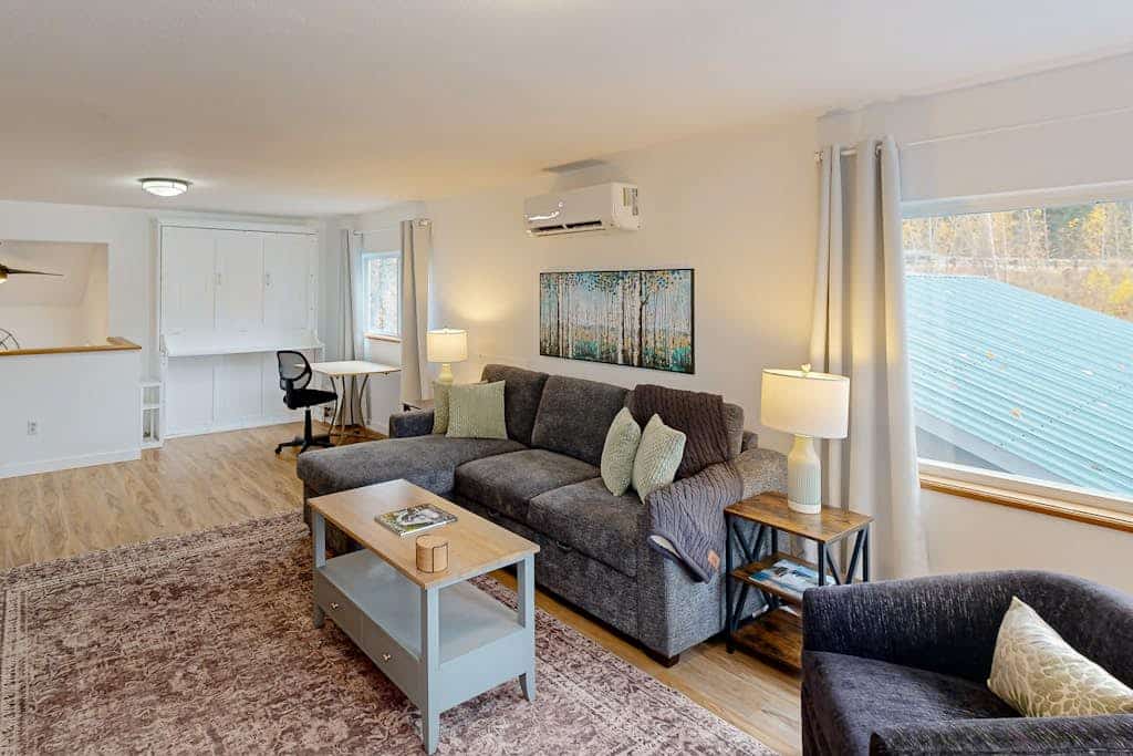 Charming home with river views, spacious patio, BBQ, WiFi and streaming