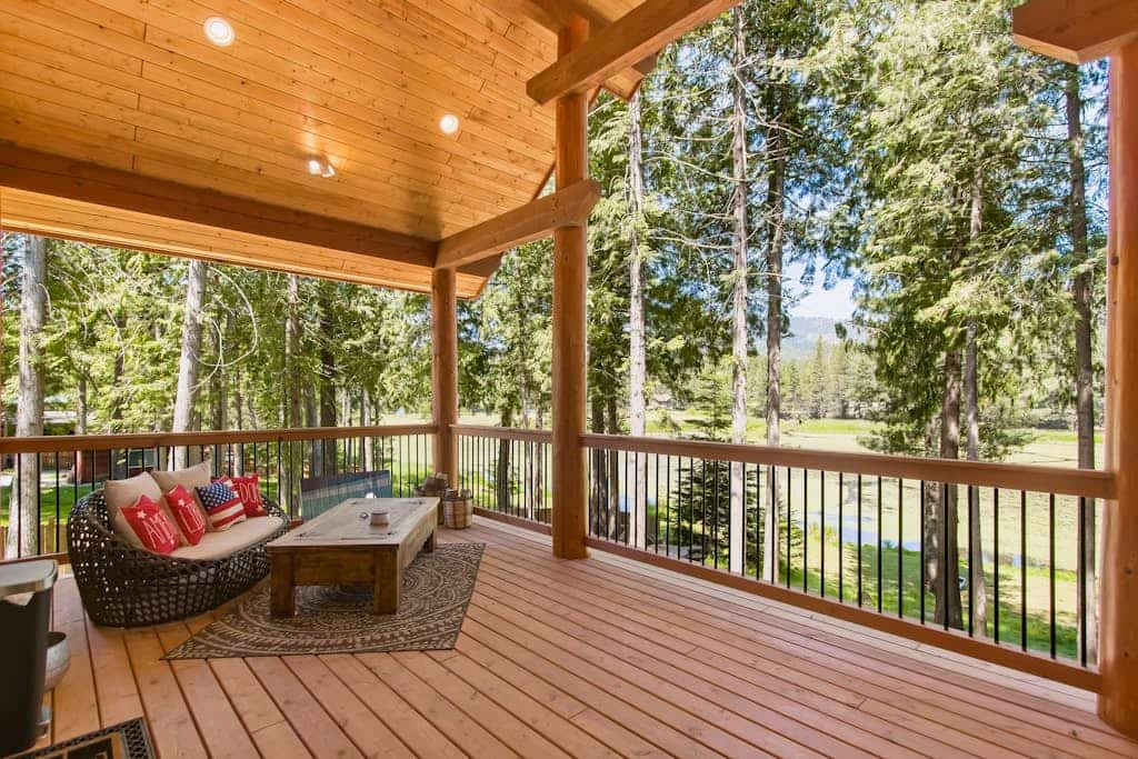 Stunning mountain cabin with lake view, firepit, grill, patio & washer/dryer