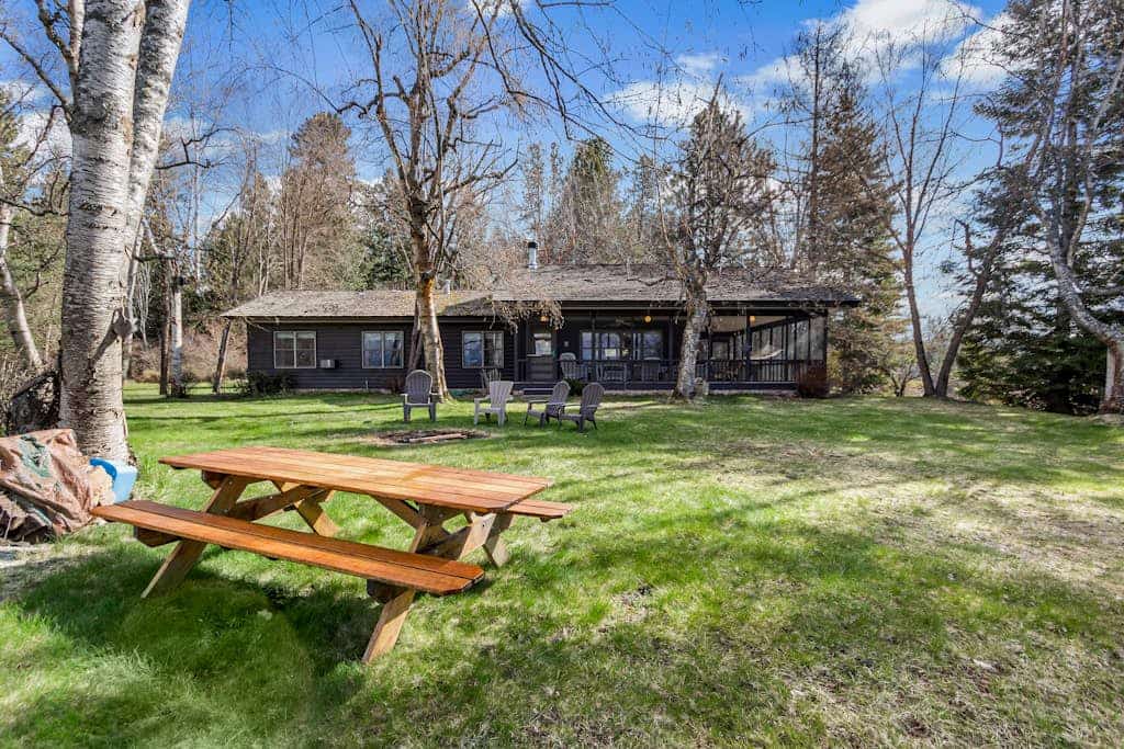 Waterfront hideaway with views, private dock on Pend Oreille River, kayaks & W/D