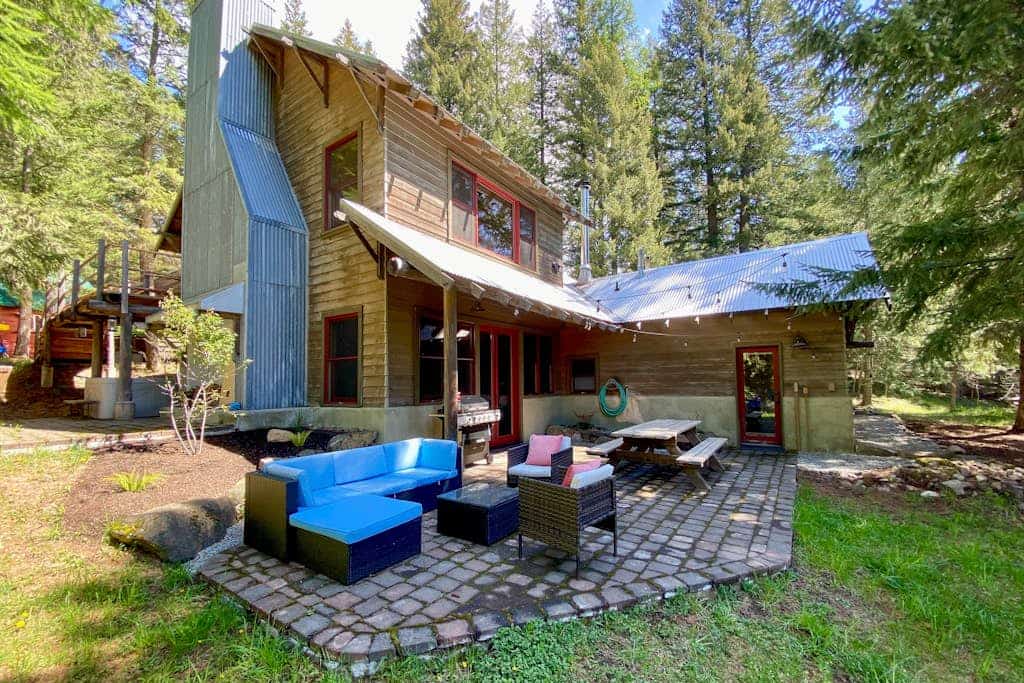 Rustic woodland home with hot tub, patios & fireplaces - near lake access