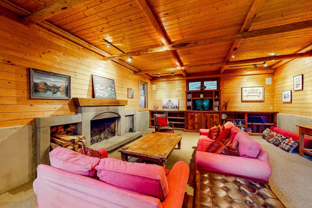 Eureka Lodge
