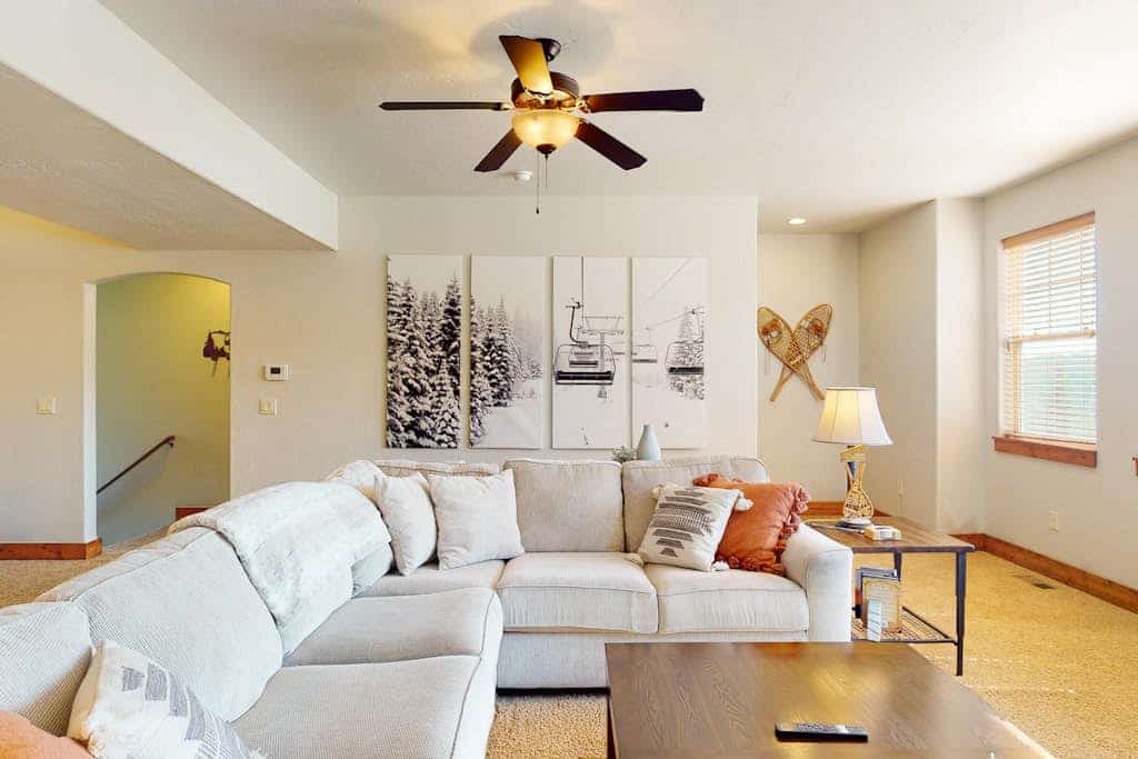 Tranquil condo near shopping with private hot tub, mountain view, deck, & W/D