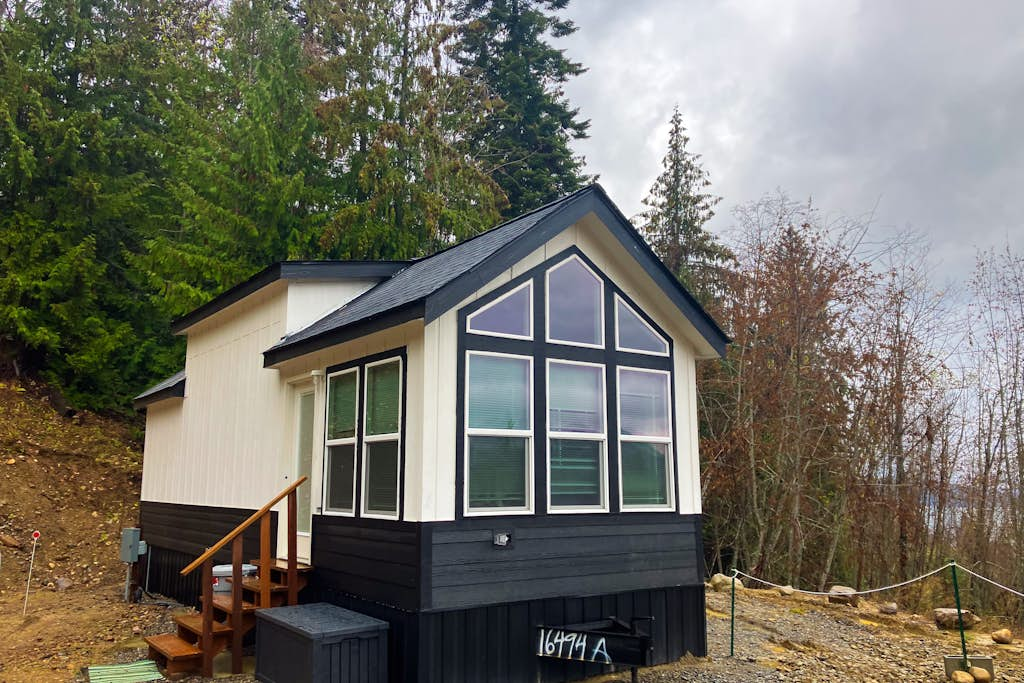 Tiny Lake Retreat