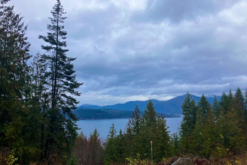 New and modern tinyhome with lake views, 10 min drive to Lake Pend Oreille, wifi