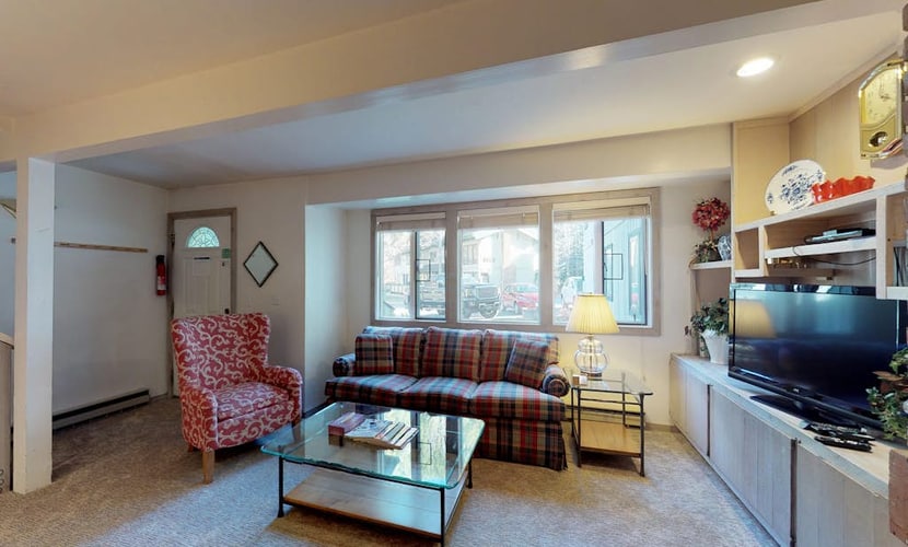 Great Ski Condo w/ Pool and Hot Tub Access - Walk to Lifts