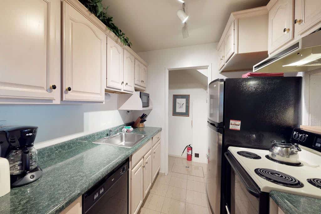 Great Ski Condo w/ Pool and Hot Tub Access - Walk to Lifts