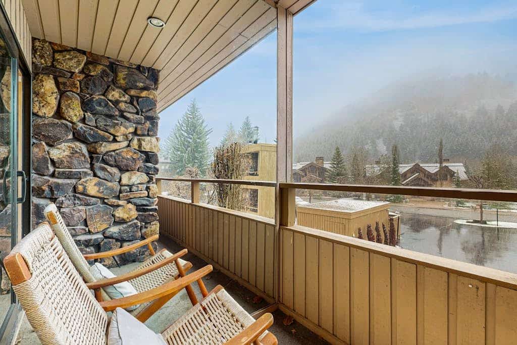 Charming Resort Condo with Shared Hot Tub - Walking Distance to Ski Lifts
