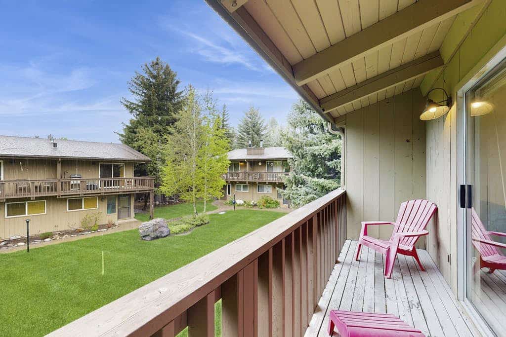 Sunny Townhouse with WiFi, Views, Summer Pool, & Ski Bus Pick-Up