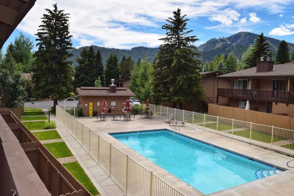 Sunny Townhouse with WiFi, Views, Summer Pool, & Ski Bus Pick-Up
