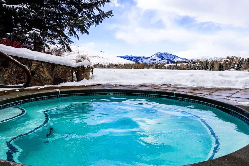 Charming Condo with Bluff Pool & Hot Tub - Gorgeous Mountain Views