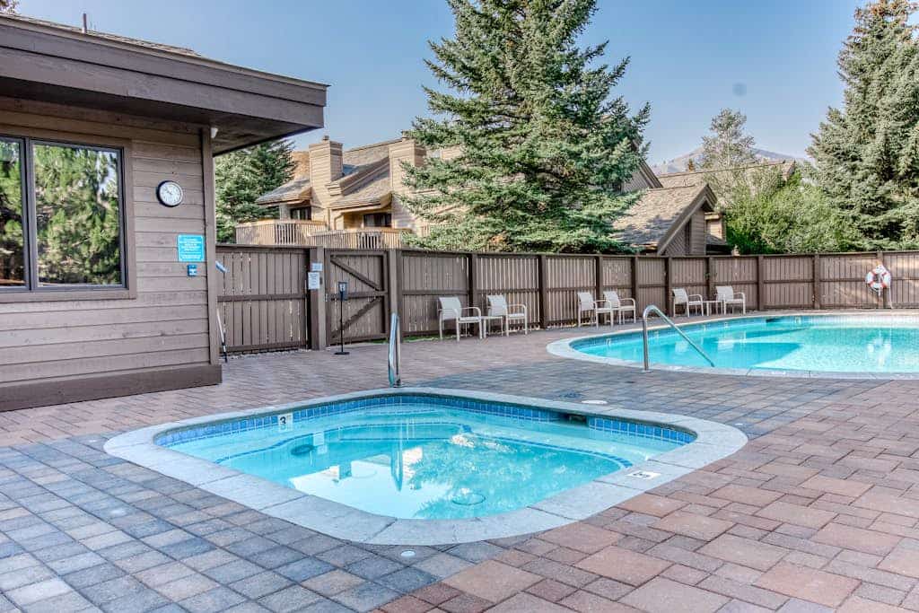 Rustic home with gas fireplace, pool & hot tub - ski-in/out to Dollar Mountain