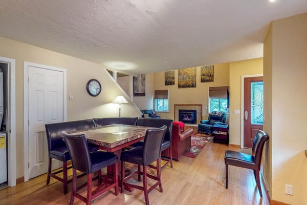 Centrally located condo with mountain views - on bike path