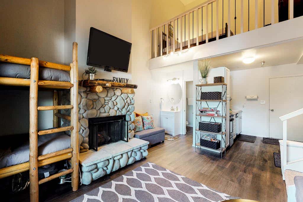 Elkhorn Escape - Renovated 2020