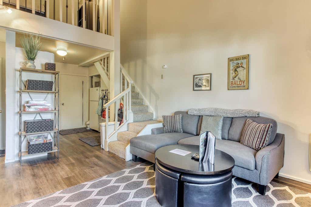 Elkhorn Escape - Renovated 2020