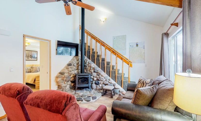 Newly updated condo - close to downtown Ketchum & the ski lifts