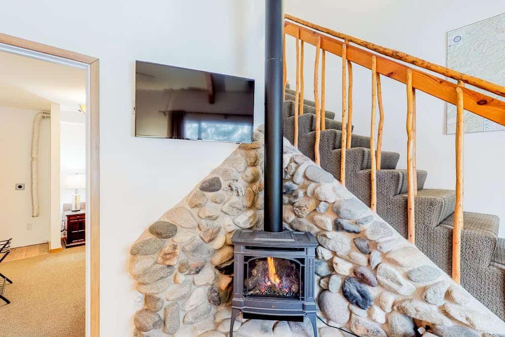 Newly updated condo - close to downtown Ketchum & the ski lifts