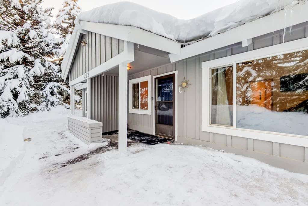 Newly updated condo - close to downtown Ketchum & the ski lifts