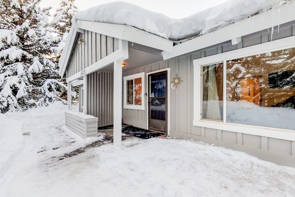 Newly updated condo - close to downtown Ketchum & the ski lifts