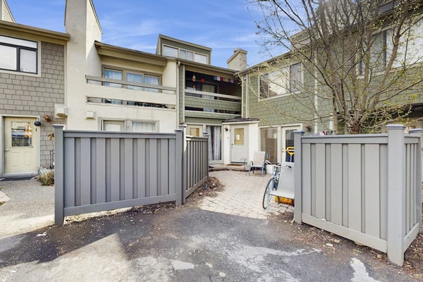 Cozy home w/ a full kitchen & grill - walking distance to River Run & Ketchum