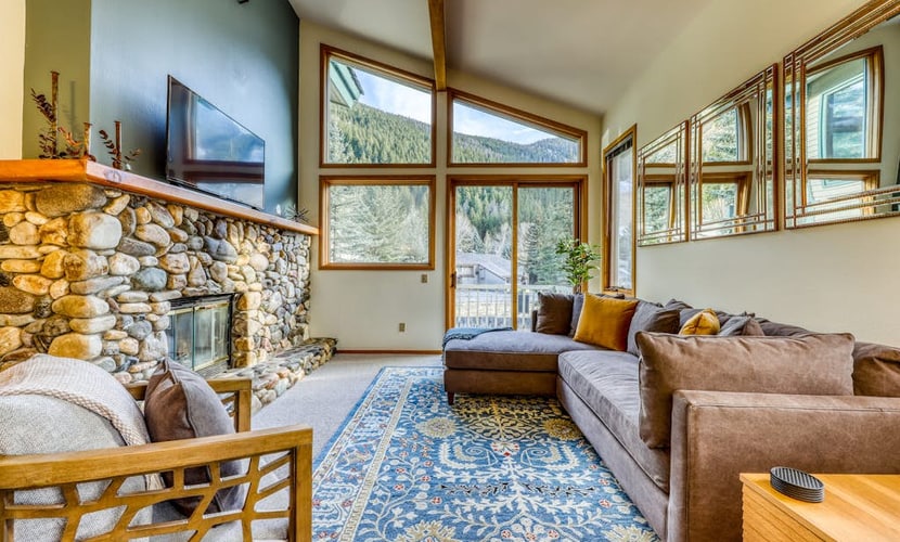 Newly-updated Warm Springs condo w/ski & mountain views - Dogs ok
