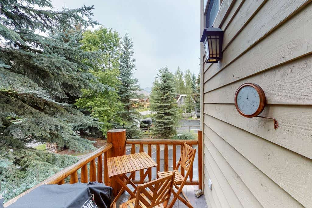 Comfortable, centrally-located condo close to skiing, hiking, & downtown