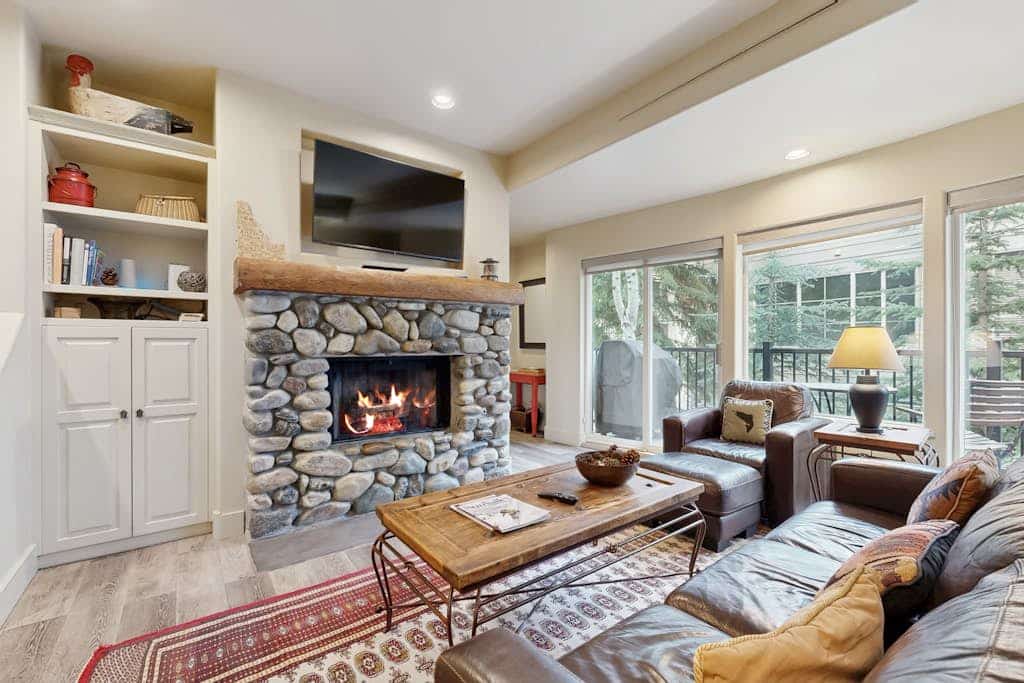 Lovely dog-friendly home w/full kitchen - close to skiing & downtown Ketchum