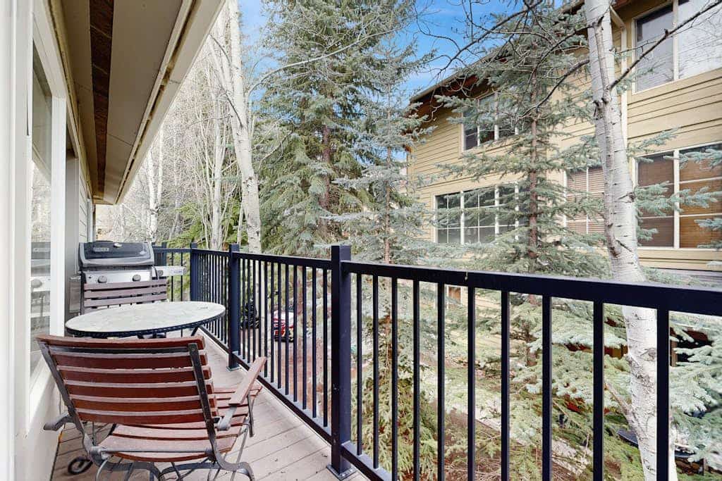 Lovely dog-friendly home w/full kitchen - close to skiing & downtown Ketchum