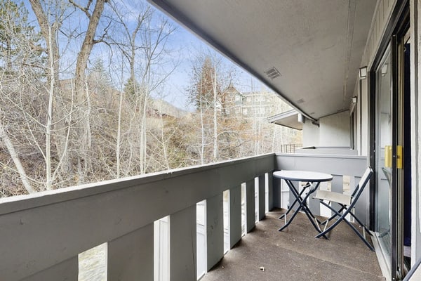 Waterfront Home w/ Deck, Balcony, Fireplace & Private W/D - Walk Downtown