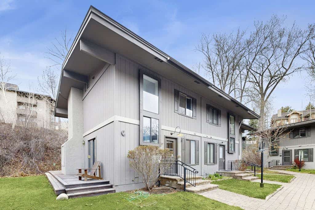 Waterfront Home w/ Deck, Balcony, Fireplace & Private W/D - Walk Downtown