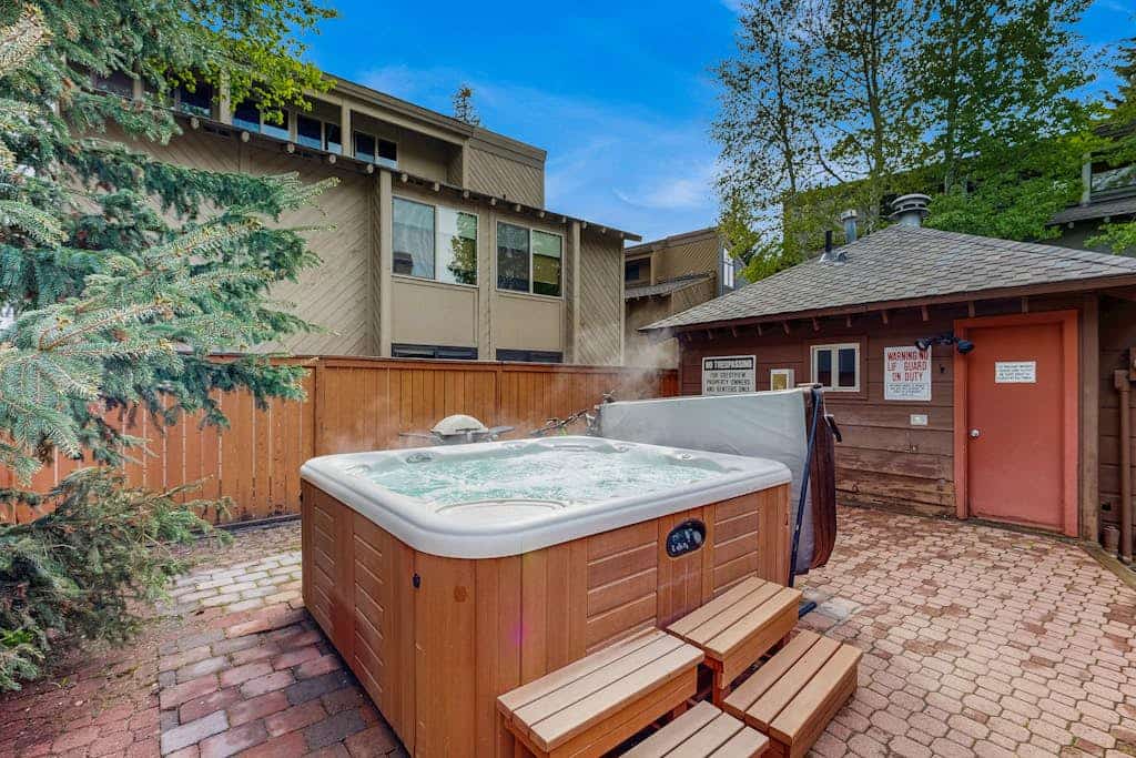 Inviting condo with fireplace, patio, & hot tub - walk to River Run lifts