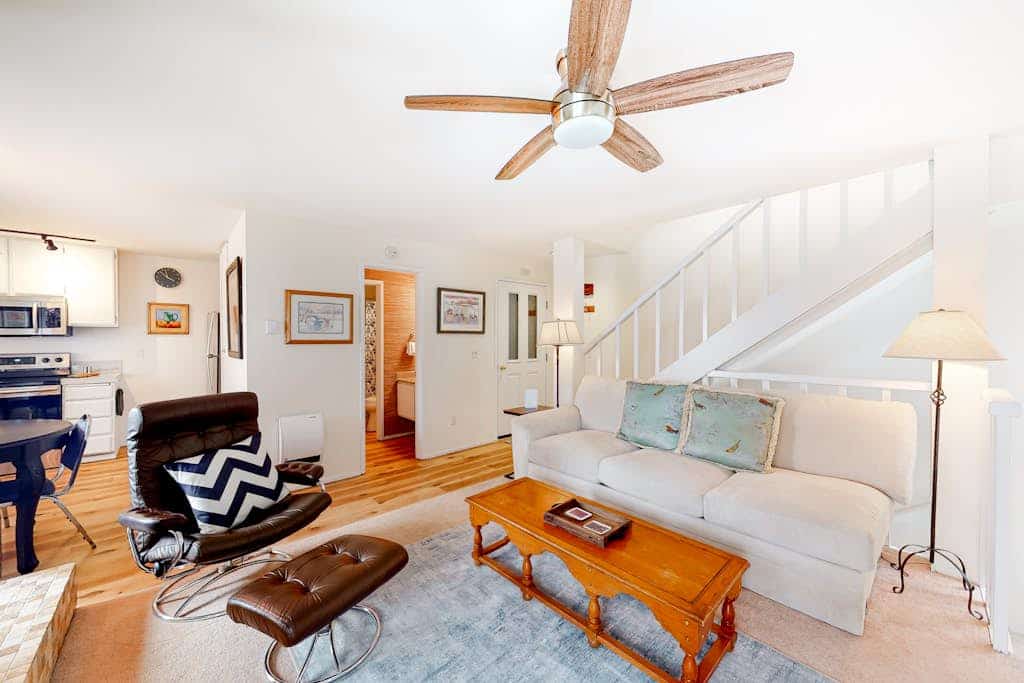 Second-floor condo with hot tub, pool, free WiFi, & gas fireplace - near slopes