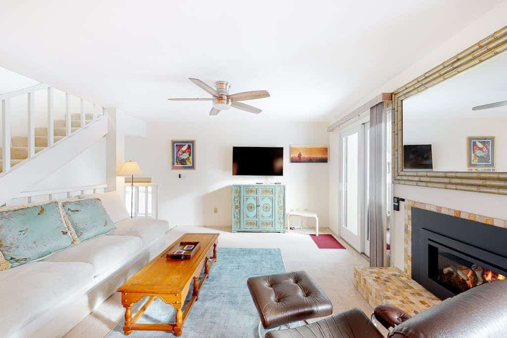 Second-floor condo with hot tub, pool, free WiFi, & gas fireplace - near slopes