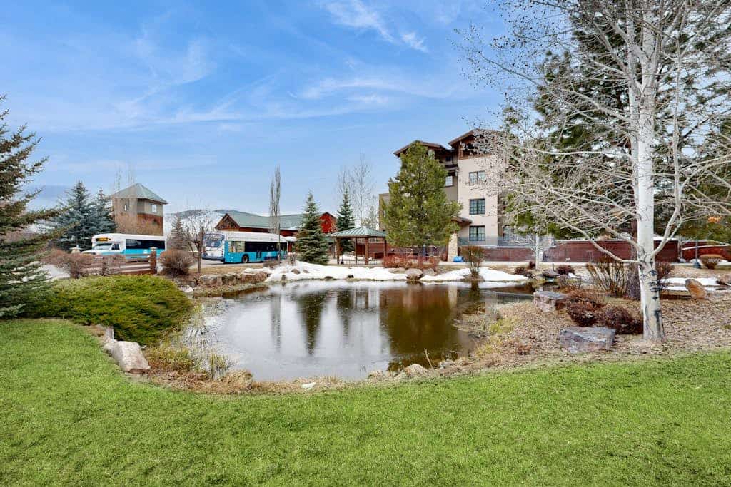 Cozy Mountain Studio  Walk to Lifts, & Ideal Location Near Town