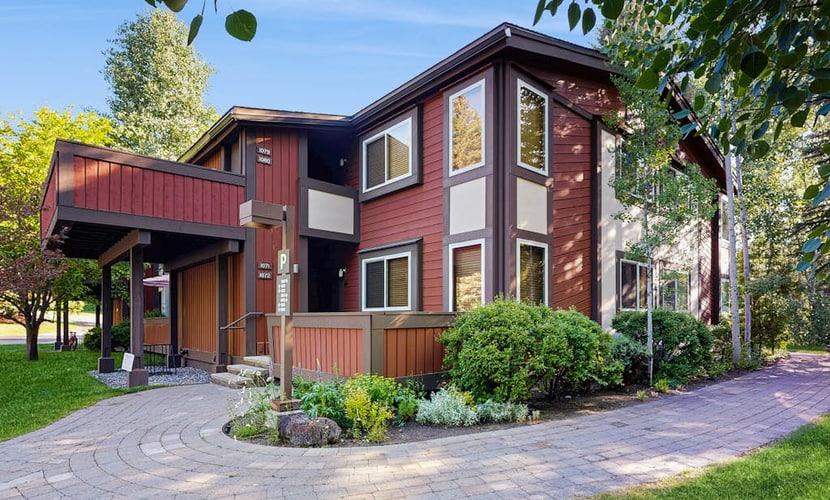 Lovely Studio Close to Dollar Mountain w/Full Kitchen/ Free WiFi/ Deck/ Netflix