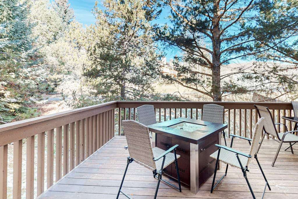 3-Story Condo w/Balcony, Gas Fireplace, Deck, Washer/Dryer, Fast WiFi, & More