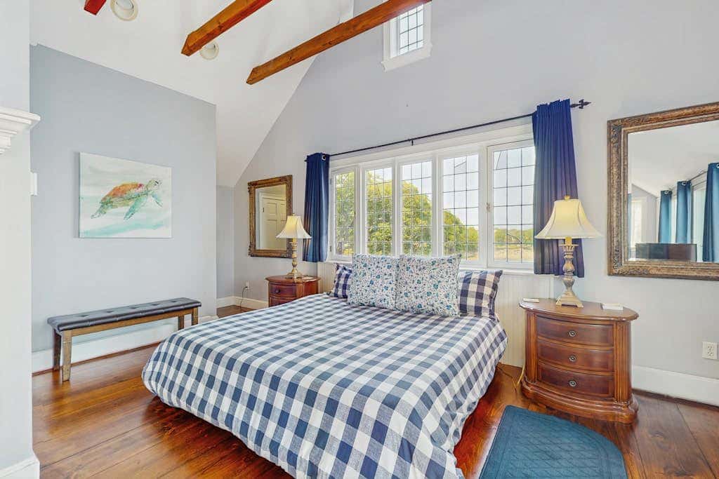 Point Radio Cottage