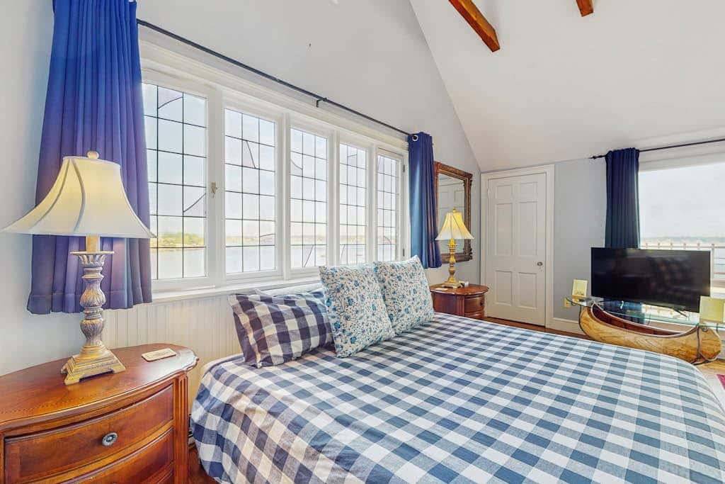 Point Radio Cottage
