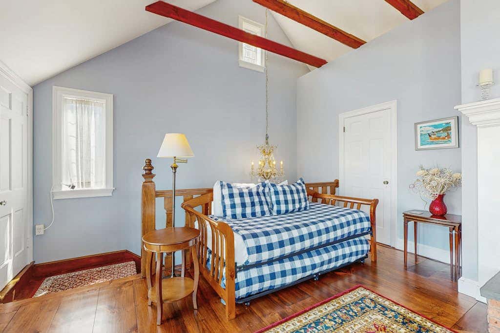 Point Radio Cottage