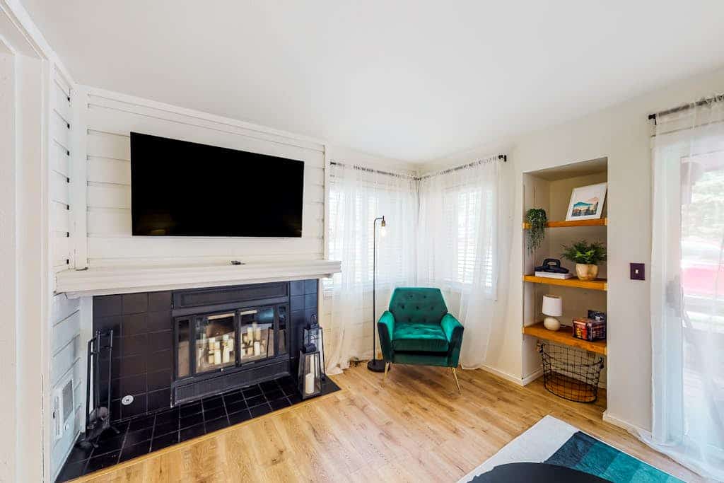 Resort condo with shared pool & hot tub - minutes from hiking, skiing, & dining