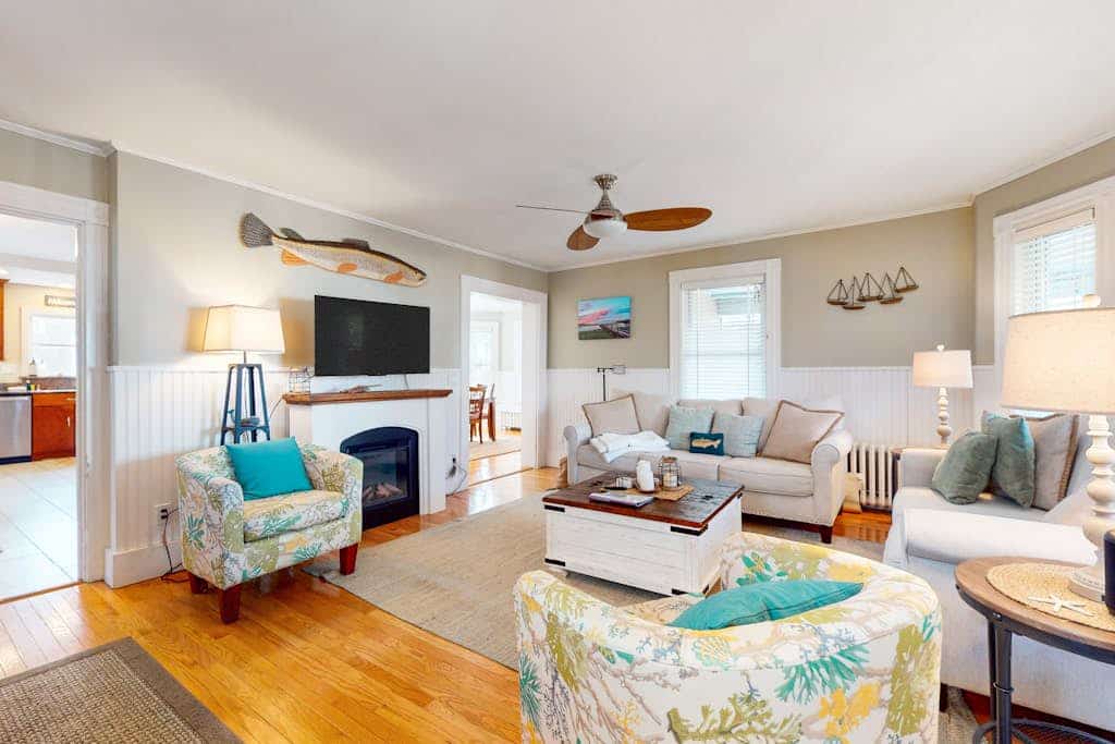 Classic charmer near the coast with with a firepit, outdoor shower, & beach gear