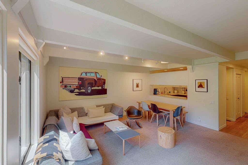 2 bedroom + Loft with two twin beds ; 2 bathrooms; sleeps 6