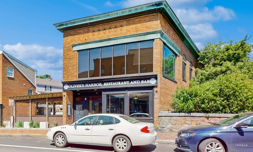 Centrally located open concept apartment with parking, central AC, & W/D