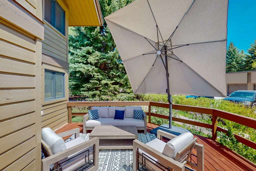 Peaceful condo in Sun Valley with heated pool, mtn views